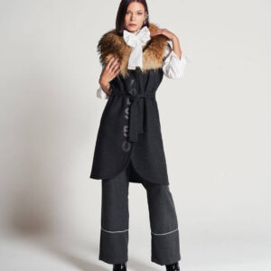 Chaleco Clamen Negro de alpaca con piel natural – estilismo completo