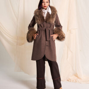 Abrigo Clamen Marrón de alpaca con piel natural – vista frontal